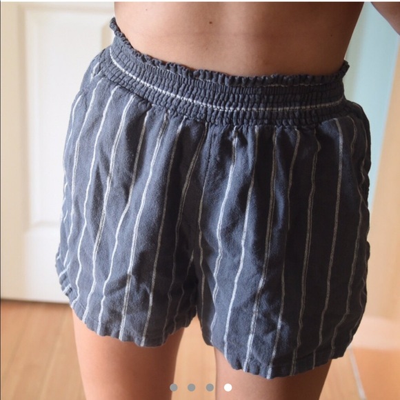 Universal Thread by Target high-waisted pinstriped cotton shorts - Picture 2 of 4